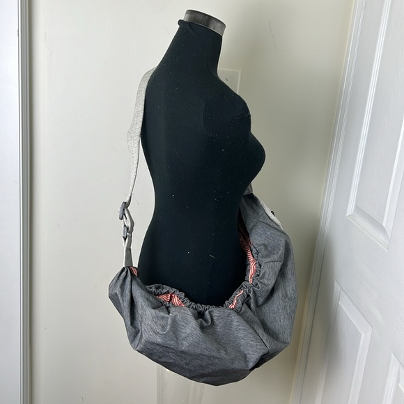 Top Paw for the love of Dogs Signature Pet Outdoor Crossbody Carrier - Picture 6 of 12